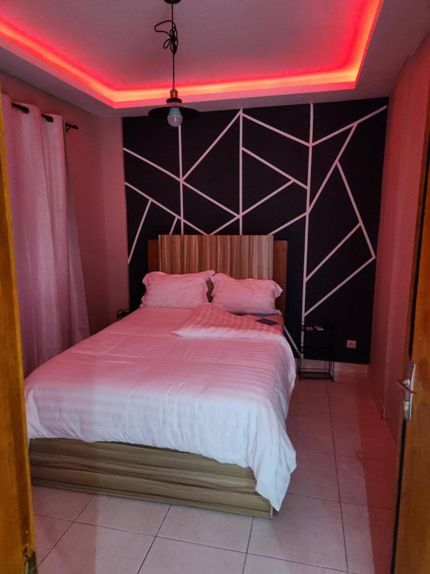 Appartement Meuble 1Ch 2E Ch Dispo Avec Un Supplement E1D à Douala Extérieur photo
